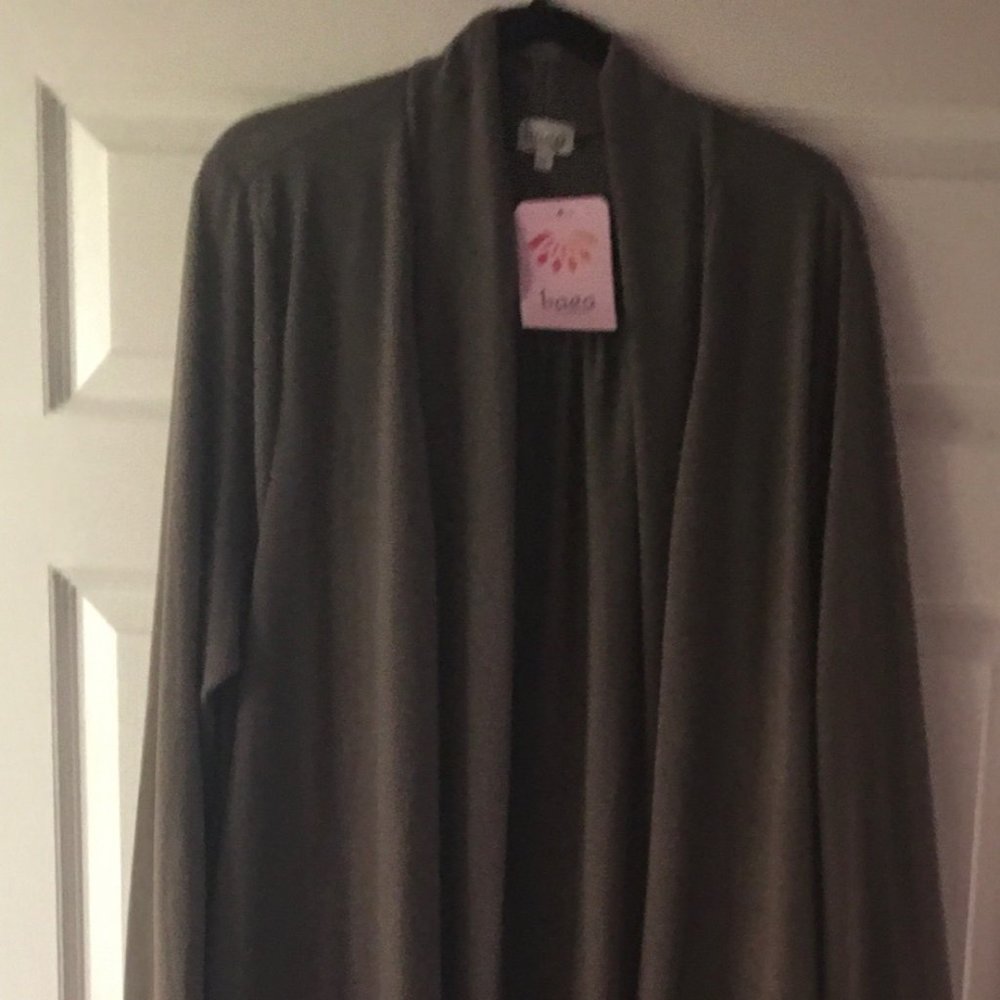 New Cozy Duster with Pleated Back Details Size 1X